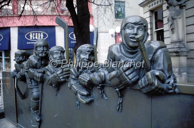 canada ontario  03.JPG - Statue de patineursTorontoOntarioCanada